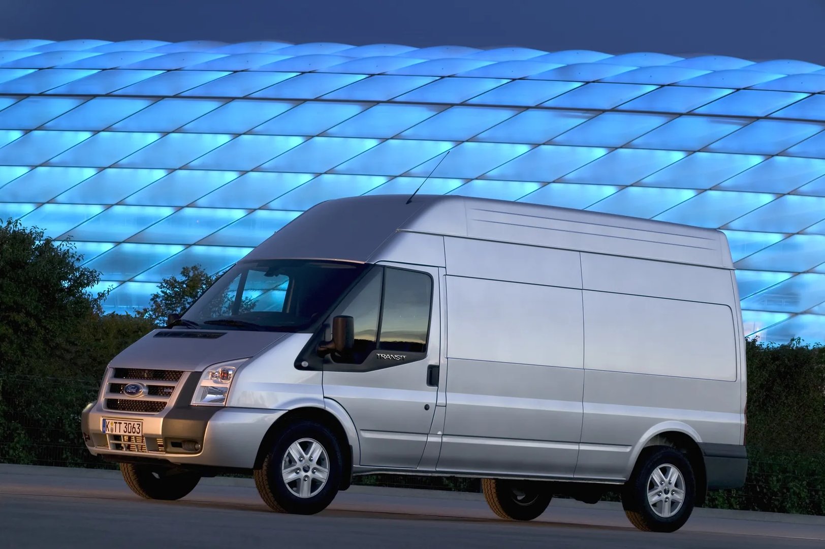Ford_Transit_3_generation_restyling__Van__10.jpg