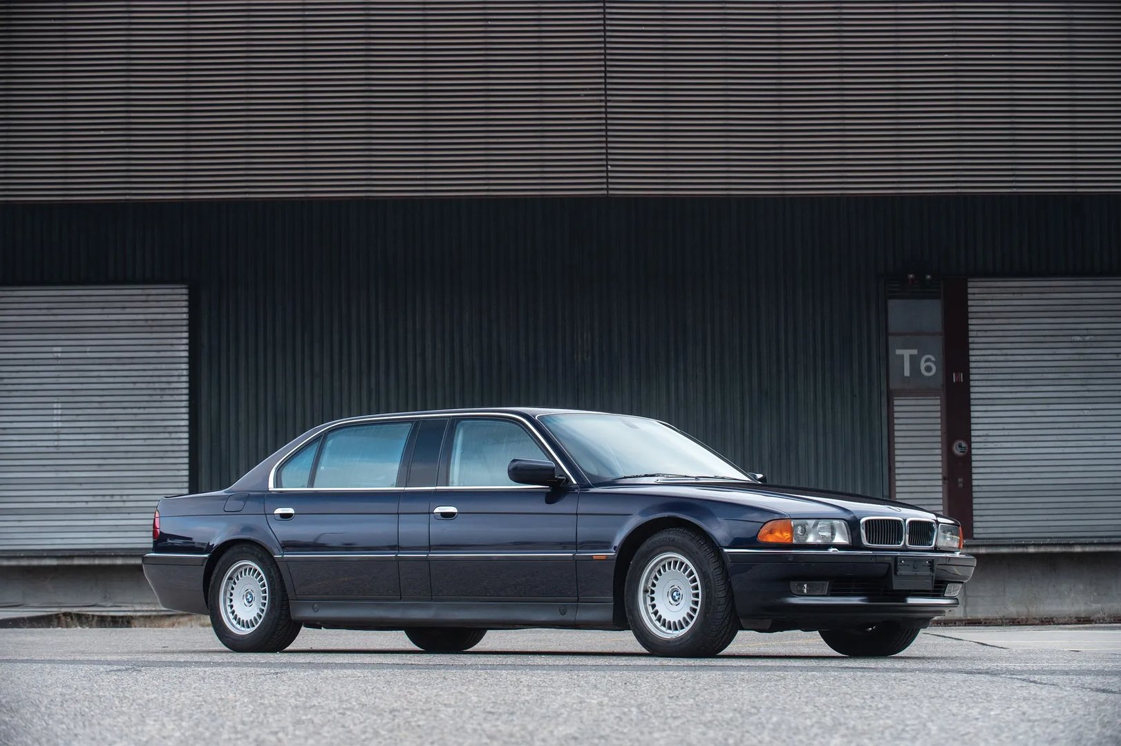 BMW_7_series_3_generation__Sedan_Long__2.jpg