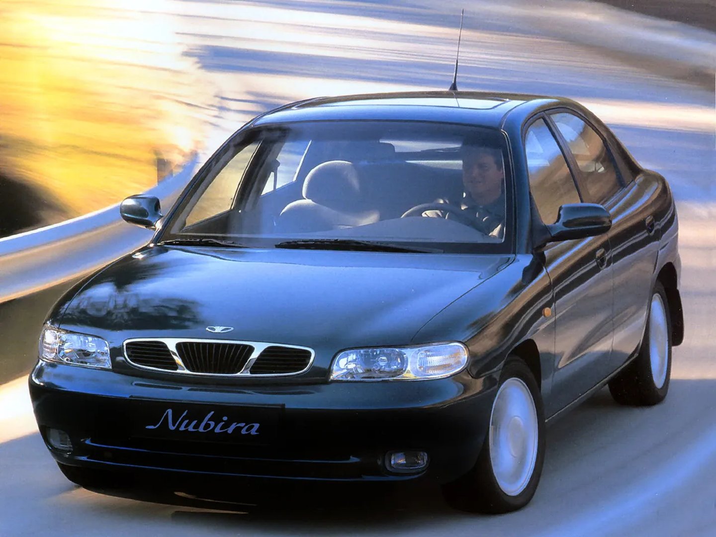 Daewoo_Nubira_1_generation__Sedan__5.jpg