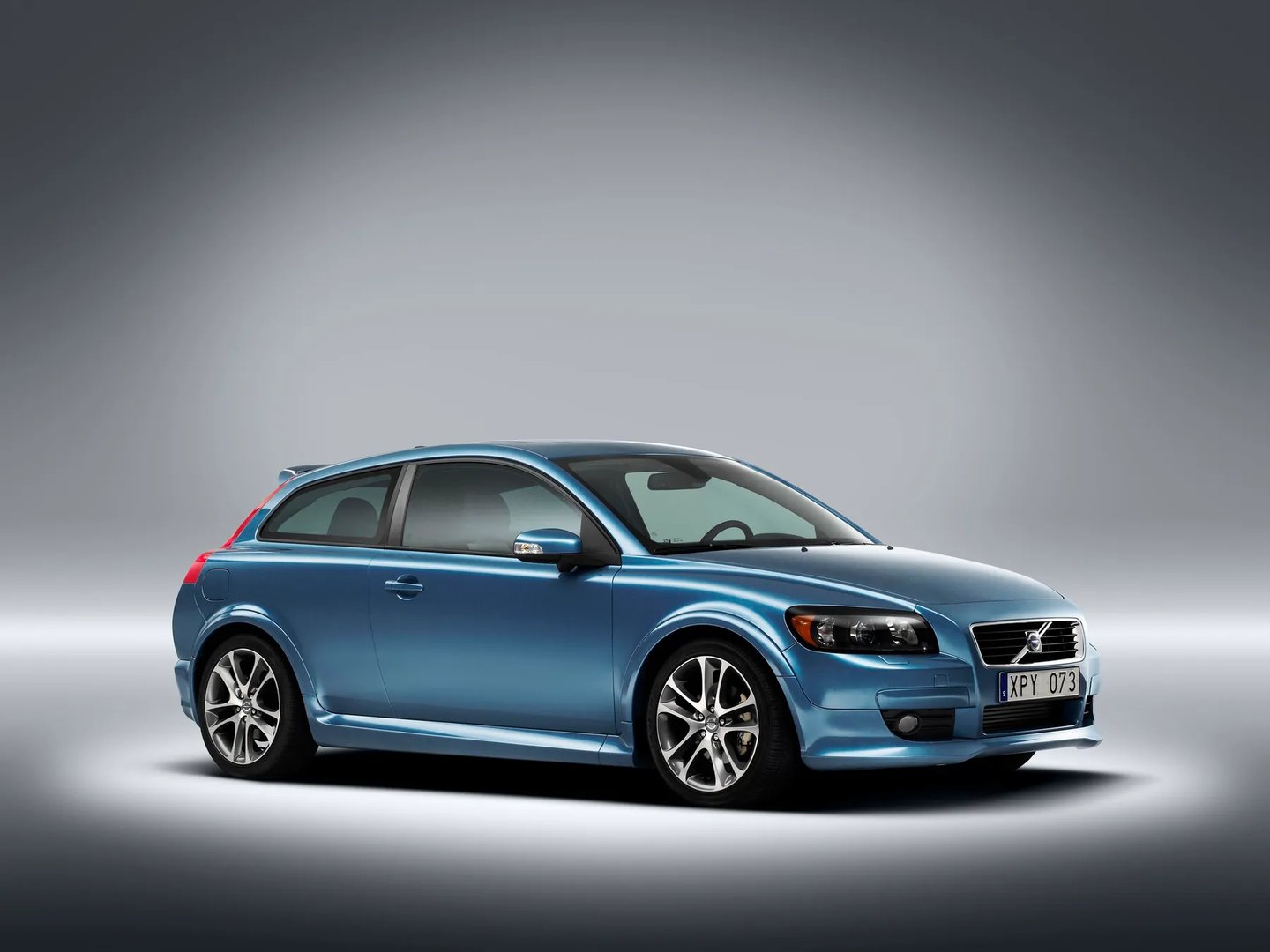 Volvo_C30_1_generation__Hatchback_3-door__6.jpg
