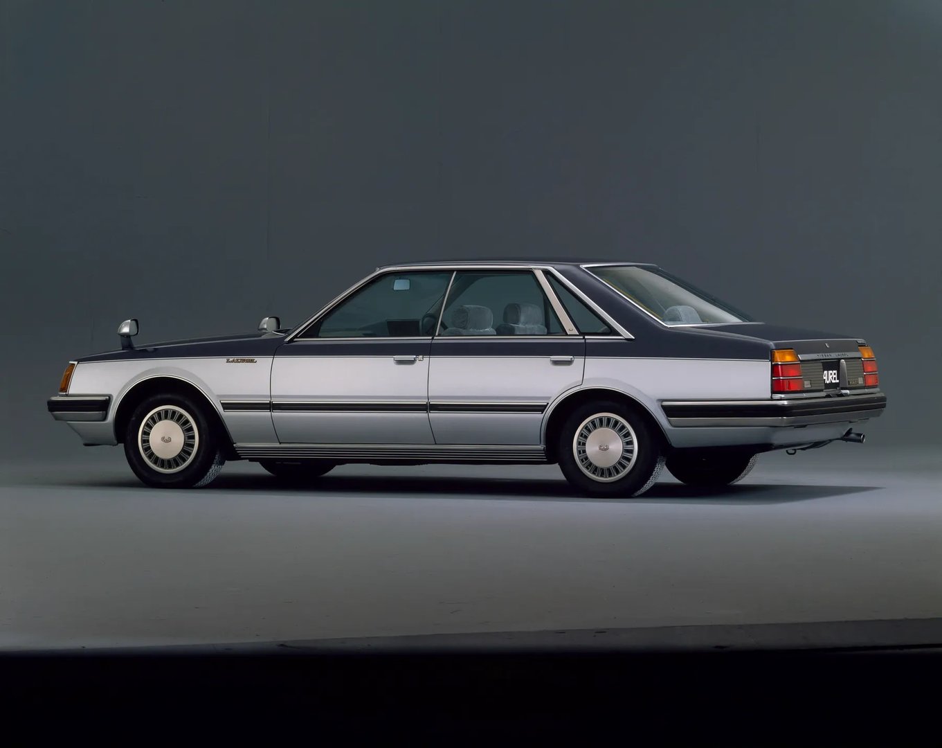 Nissan_Laurel_4_generation__Sedan__5.jpg