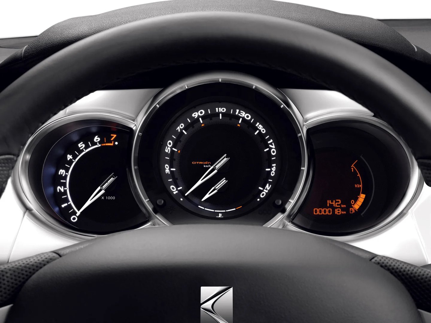 Citroen_DS3_1_generation__Mini_3-doors__10.jpg