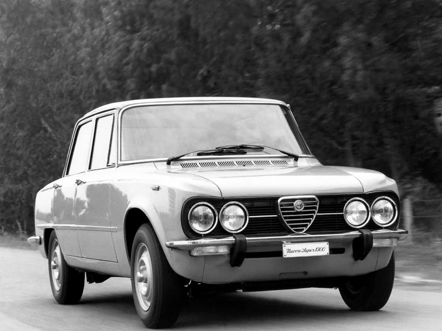 Alfa Romeo_105_115_1_generation__Sedan__10.jpg