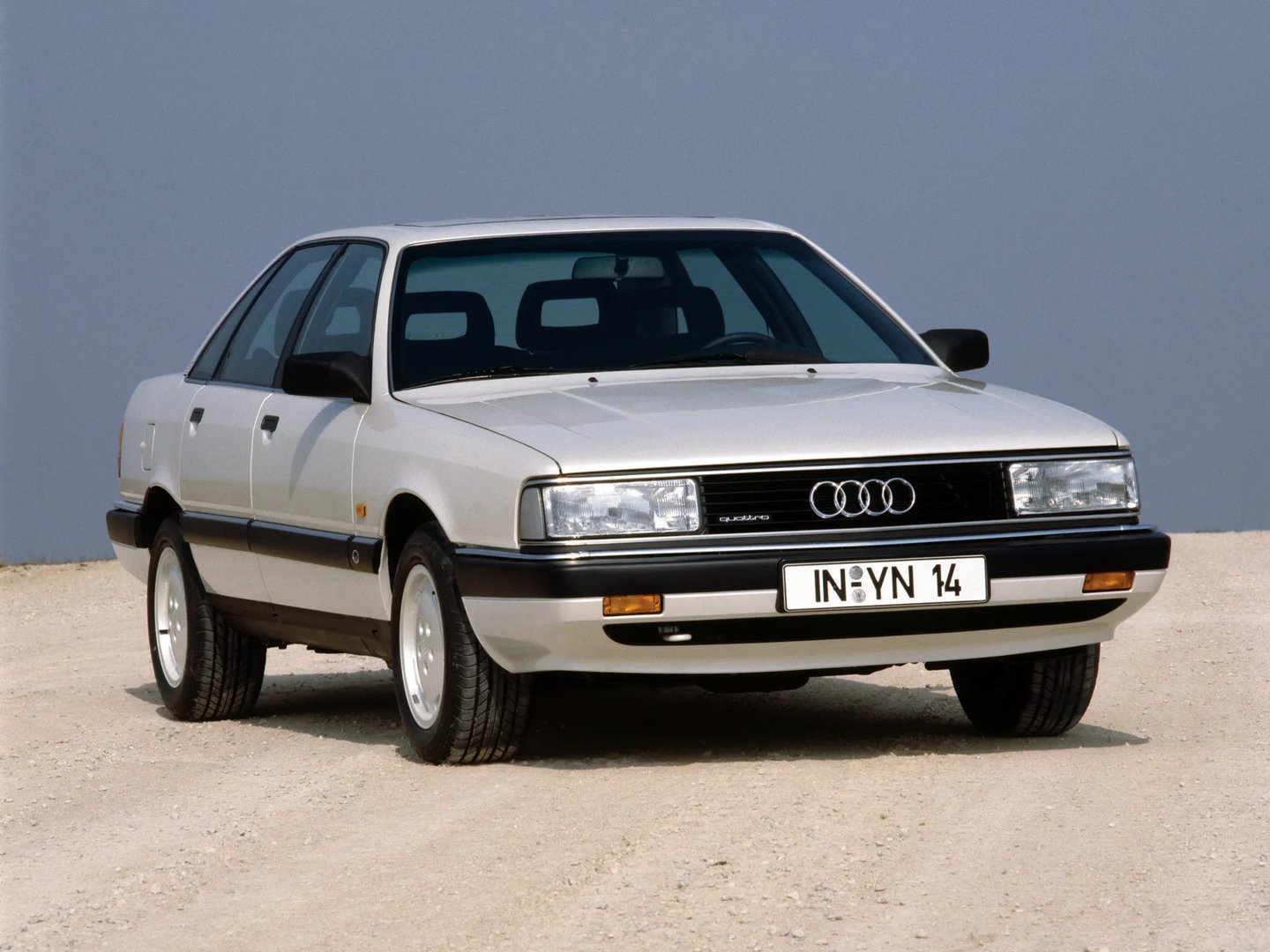 Audi 200 2 generation, restyling  Sedan