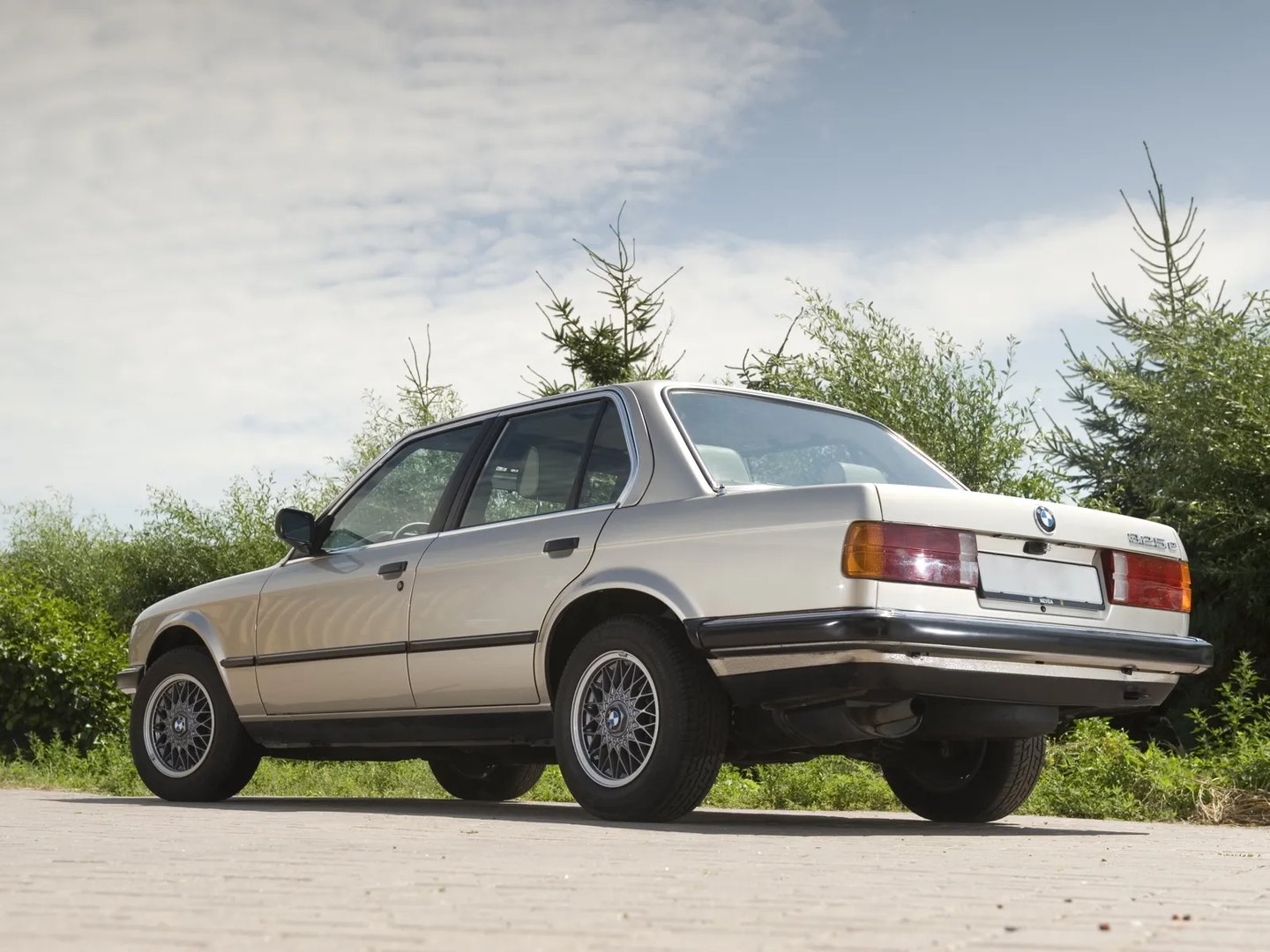 BMW_3_series_2_generation__Sedan__5.jpg