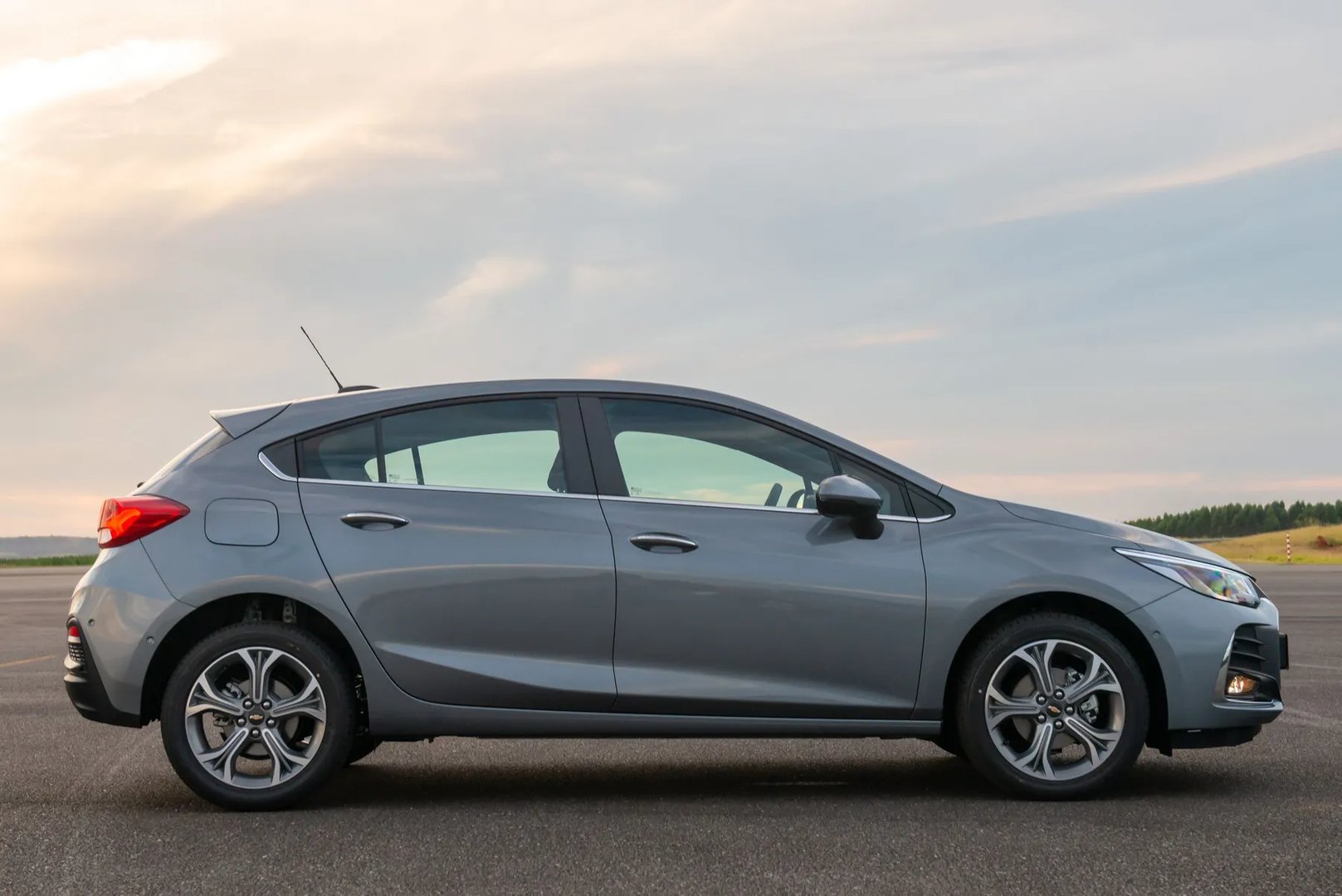 Chevrolet_Cruze_2_generation_restyling__Hatchback_5-door__4.jpg