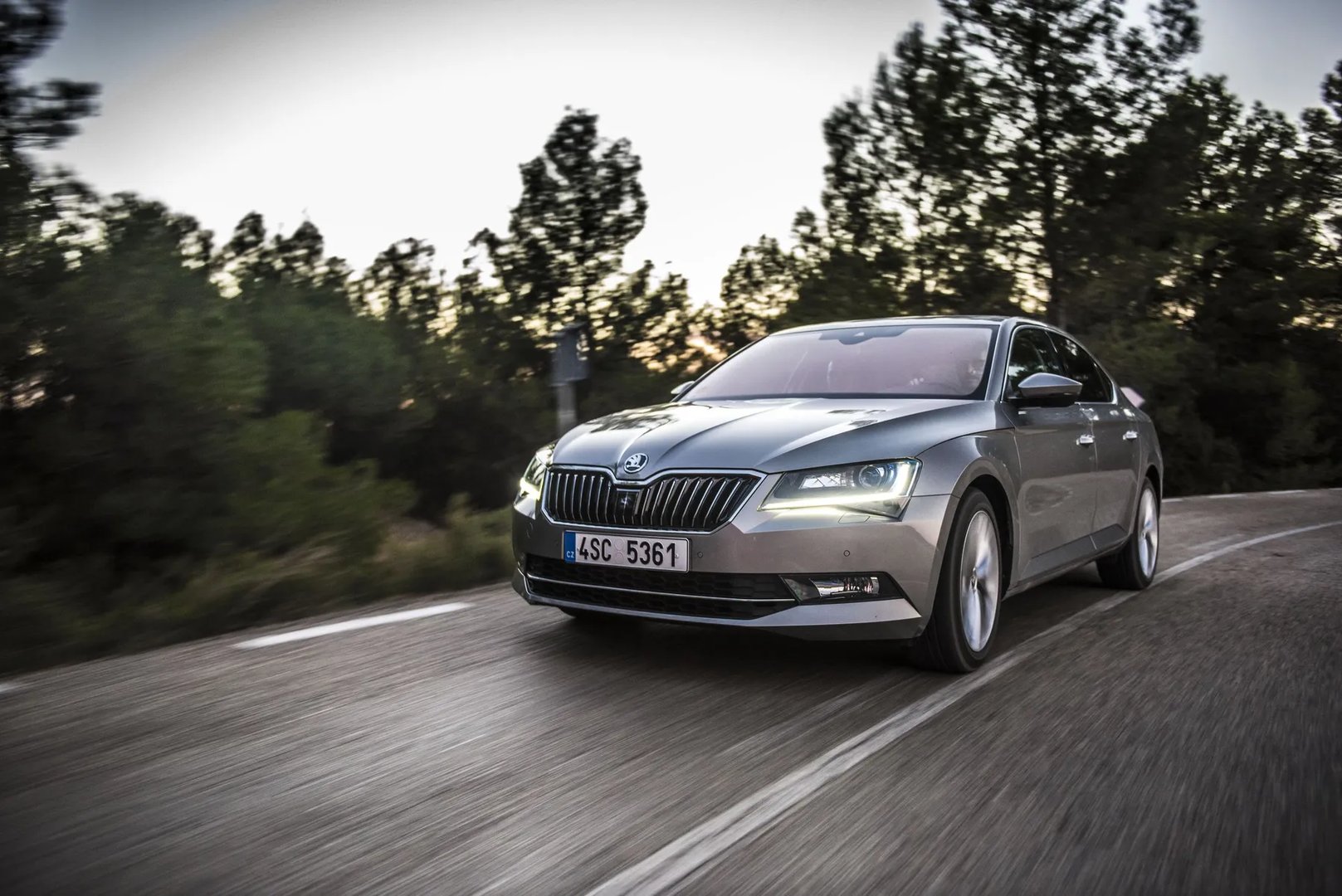 Skoda_Superb_3_generation__Liftback__8.jpg