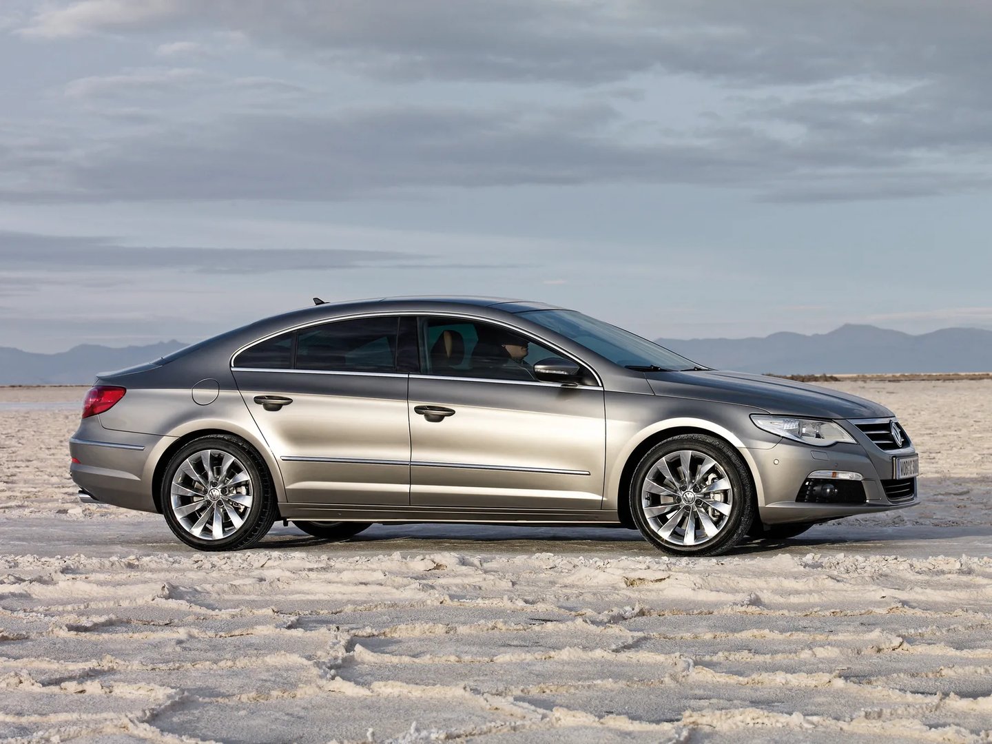 Volkswagen_Passat_CC_1_generation__Fastback__3.jpg