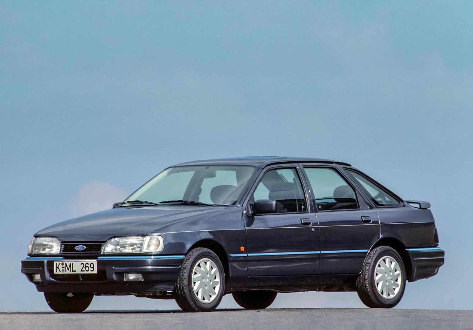 Ford_Sierra_1_generation_restyling__Hatchback_5-door__2.jpg