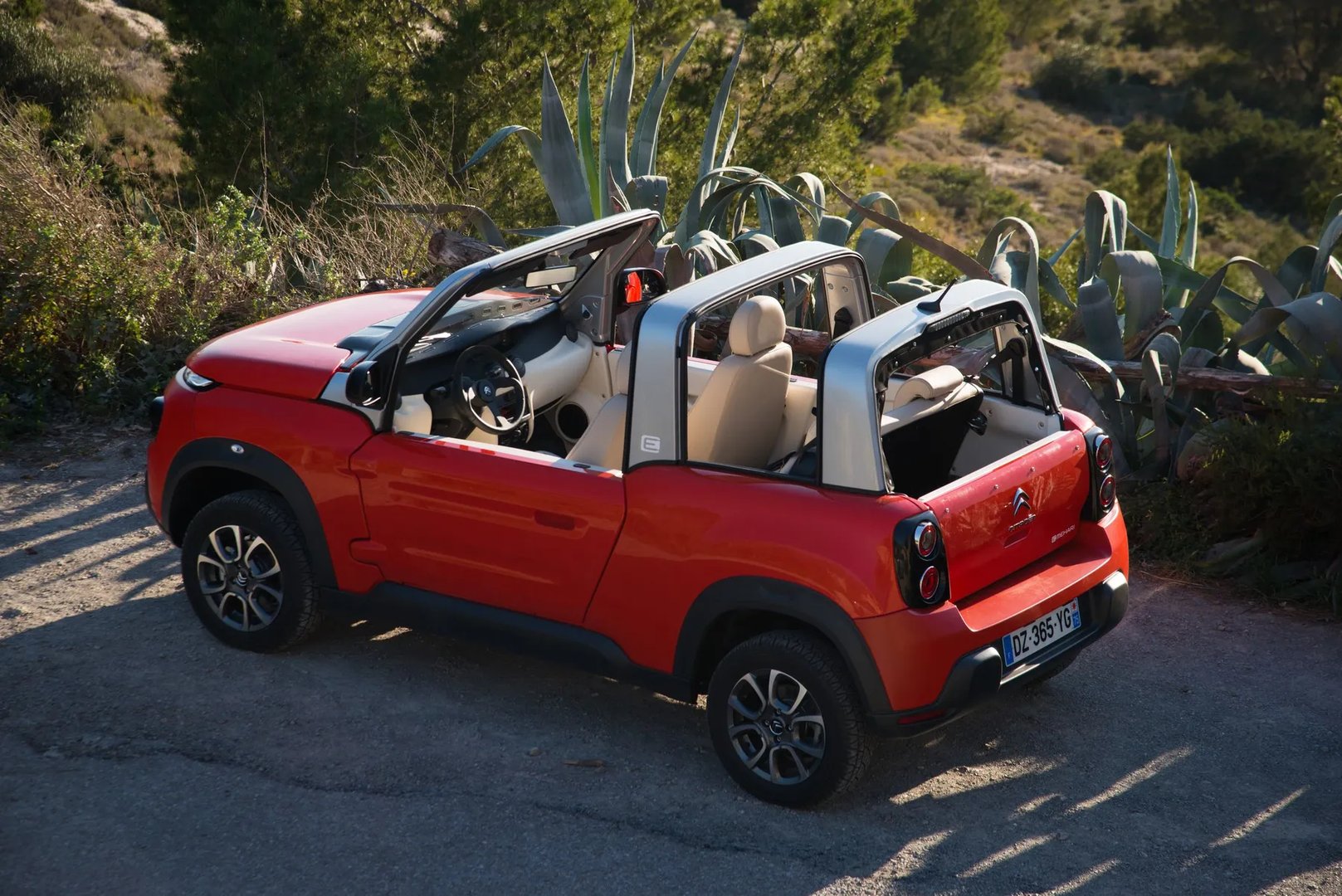Citroen_E-Mehari_1_generation__Cabrio__1.jpg