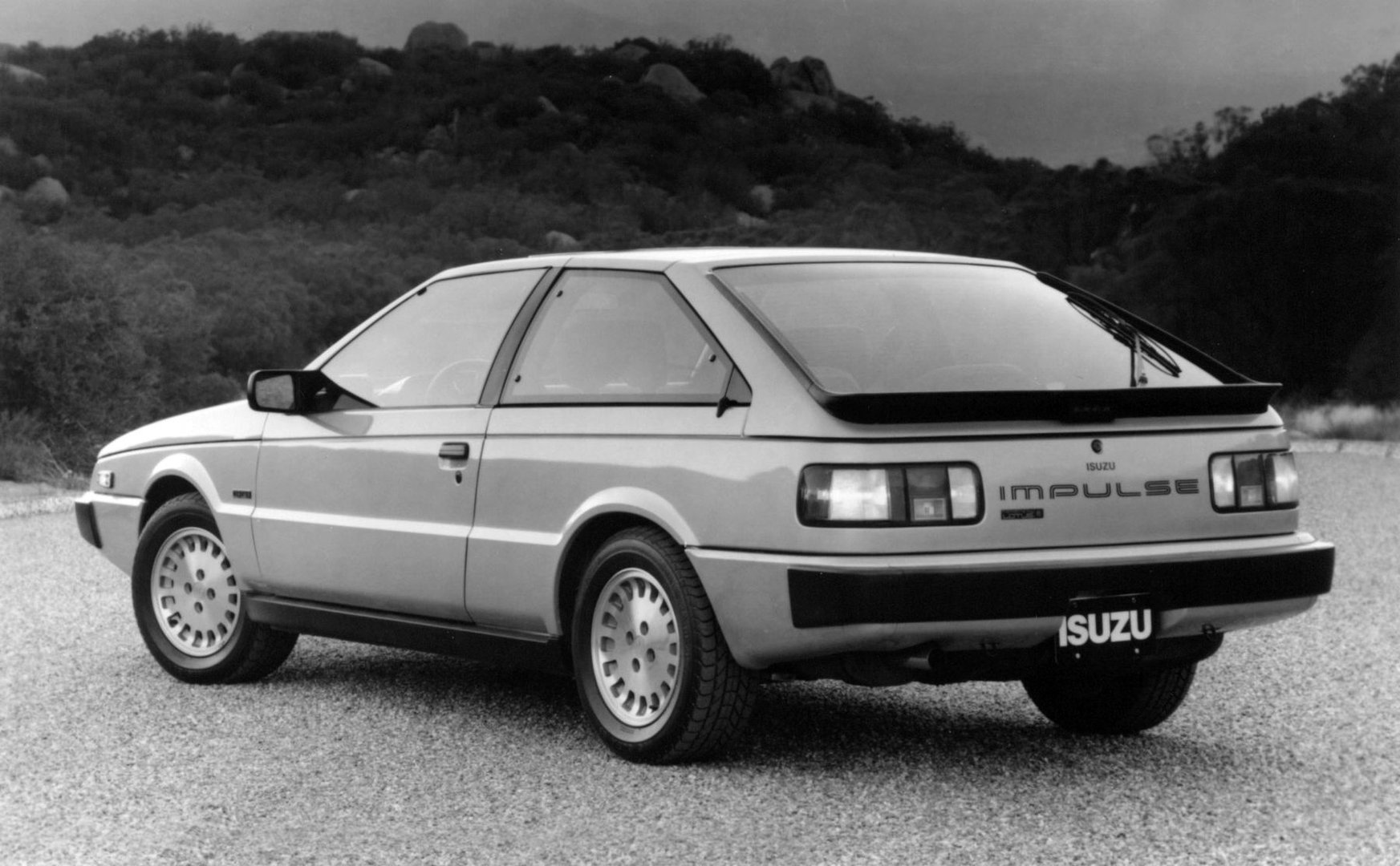isuzu_Impulse_1_generation__Hatchback_3-door__14.jpg