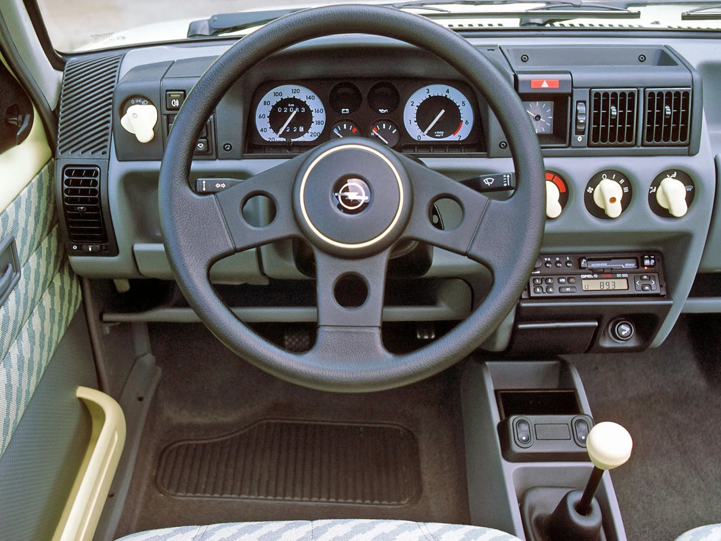 Opel_Corsa_1_generation__Mini_3-doors__13.jpg