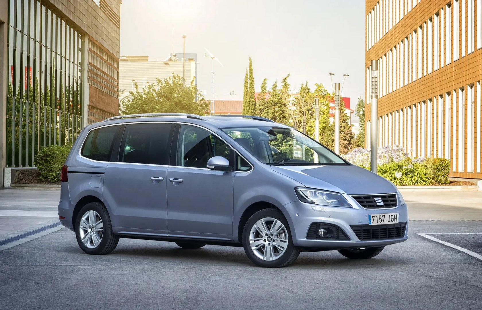 SEAT_Alhambra_2_generation_restyling__Minivan__9.jpg