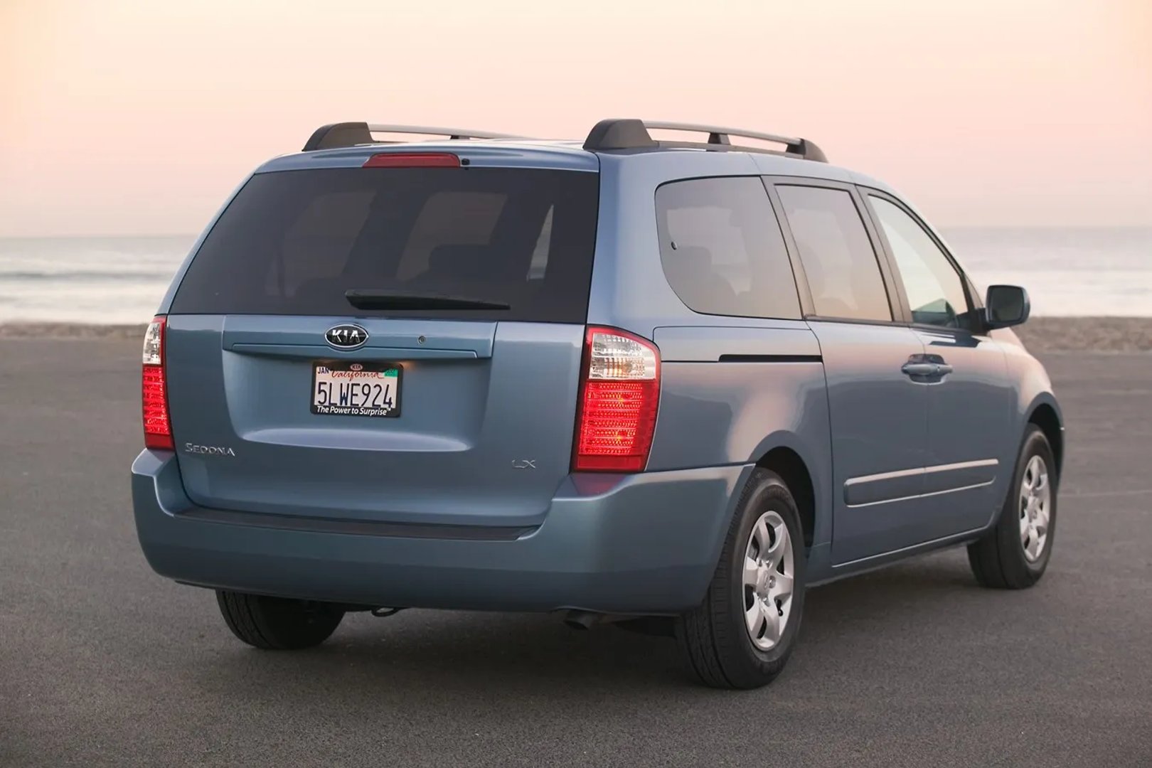 Kia_Sedona_2_generation__Minivan__3.jpg