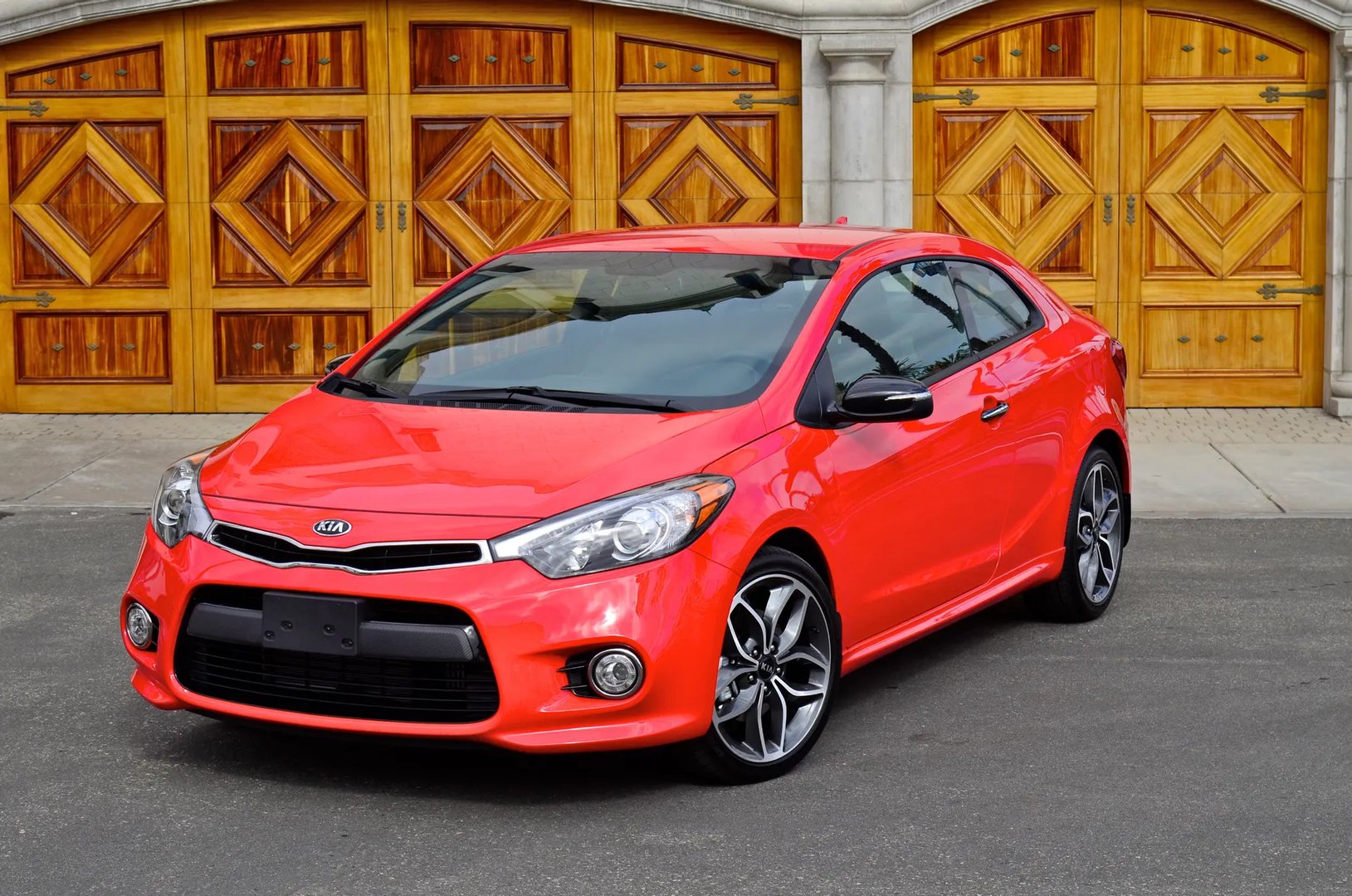 Kia_Forte_2_generation__Coupe__6.jpg