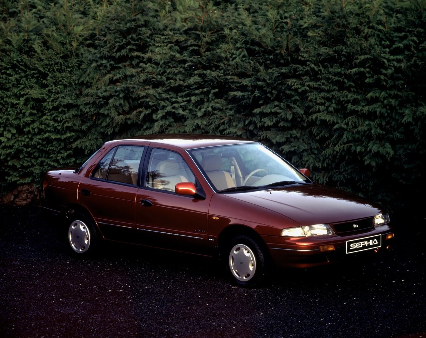 Kia_Sephia_1_generation__Sedan__2.jpg