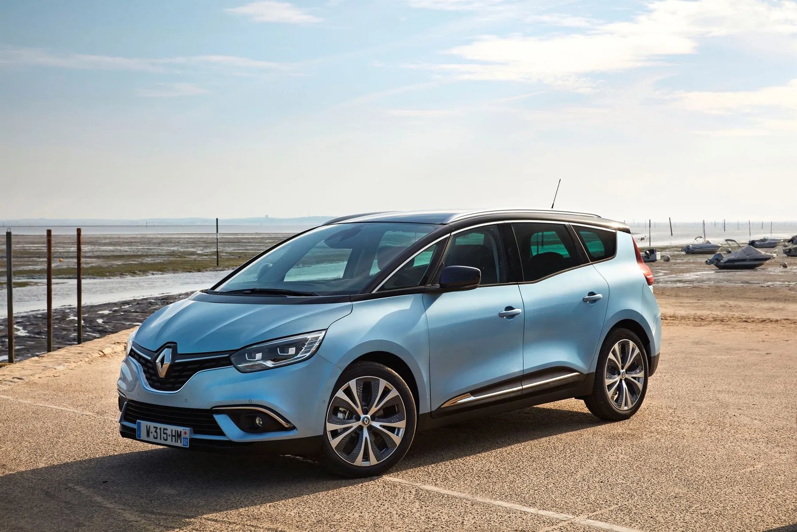 Renault_Grand_Scenic_4_generation__Compact_Van__3.jpg