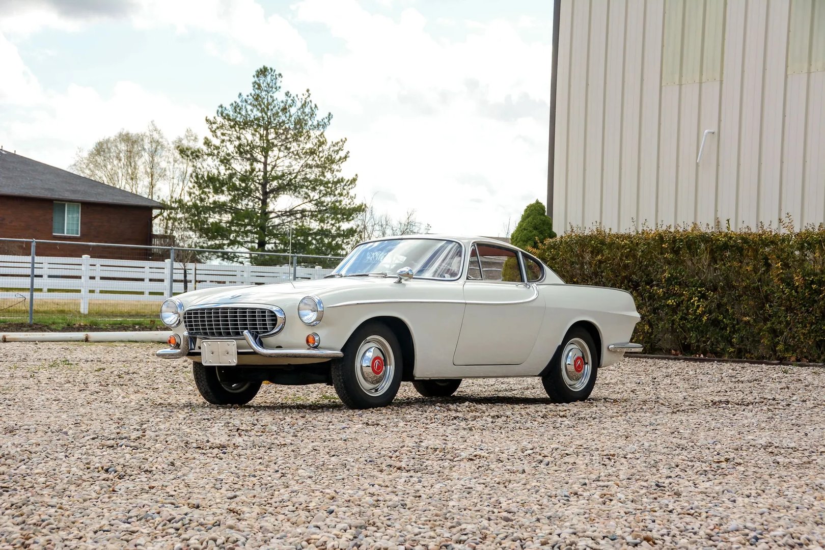 Volvo_P1800_1_generation__Coupe__1.jpg