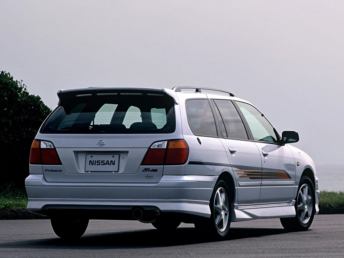 Nissan_Primera_2_generation__Estate_5-door__1.jpg