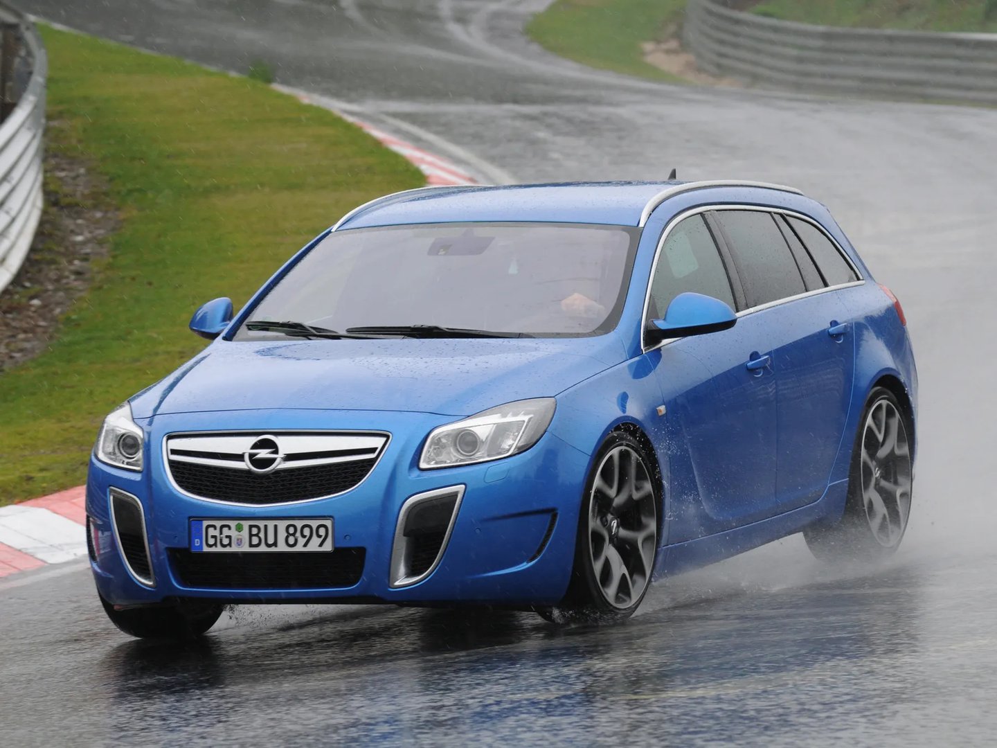Opel_Insignia_OPC_1_generation__Estate_5-door__8.jpg