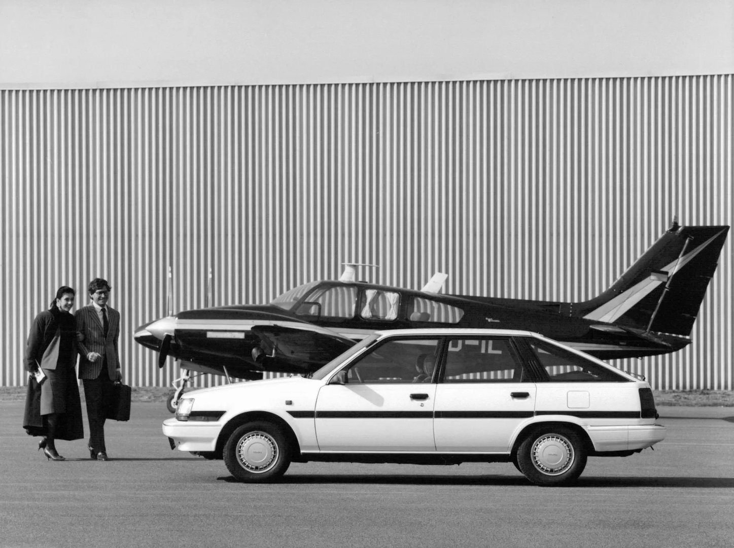 Toyota_Carina_4_generation__Hatchback_5-door__2.jpg