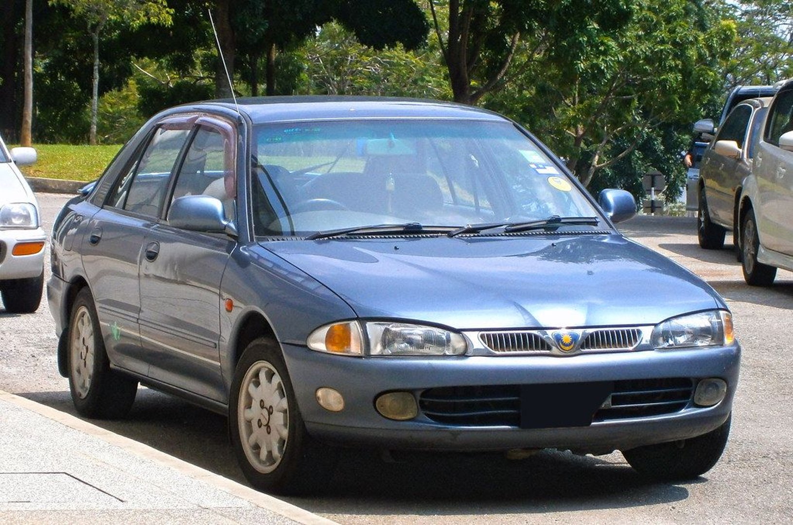 proton_Wira_1_generation__Sedan__2.jpg