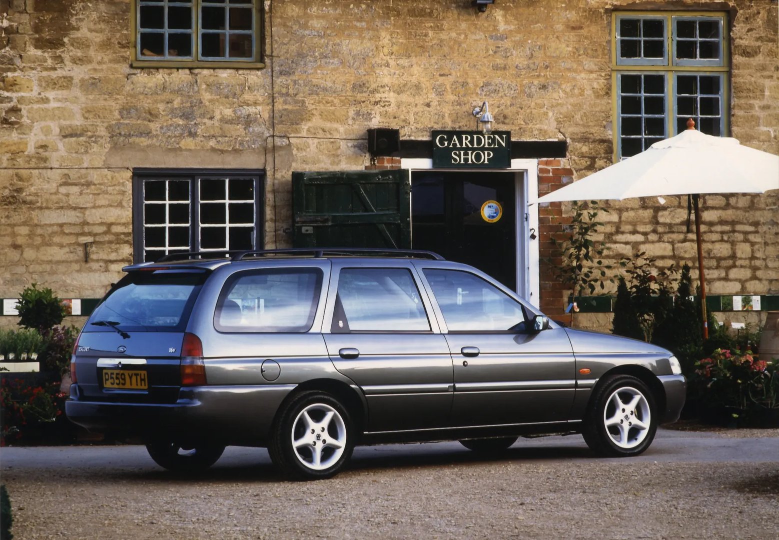 Ford_Escort_5_generation_restyling_2__Estate_5-door__2.jpg