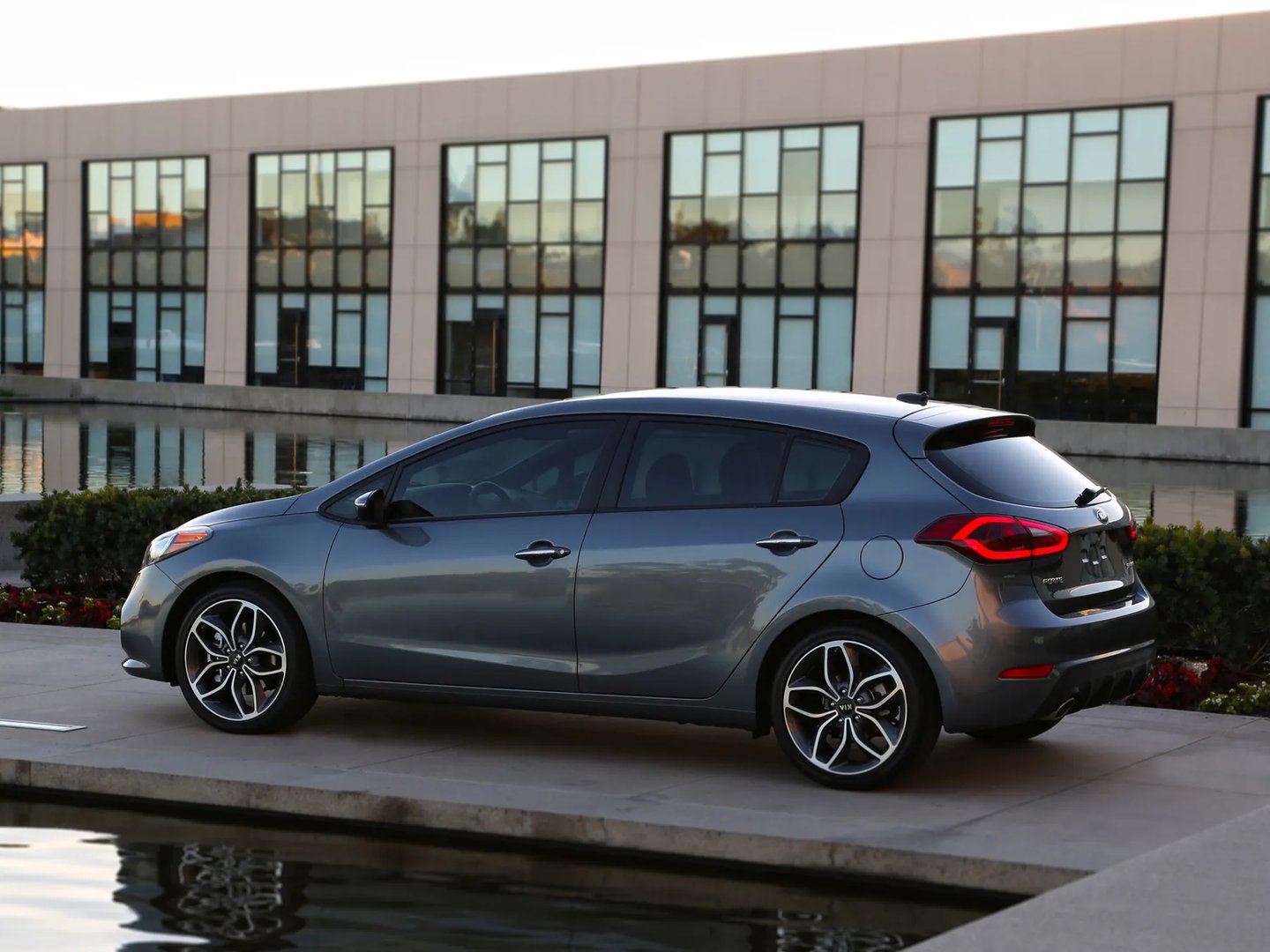 Kia_Forte_2_generation__Hatchback_5-door__3.jpg