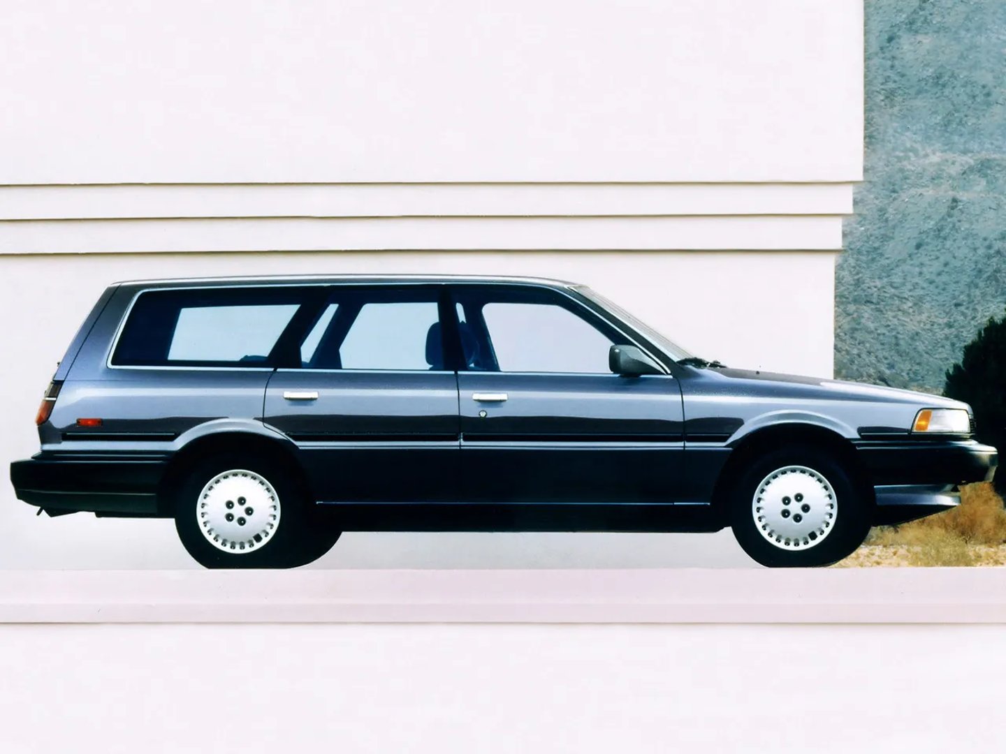 Toyota_Camry_2_generation__Estate_5-door__2.jpg
