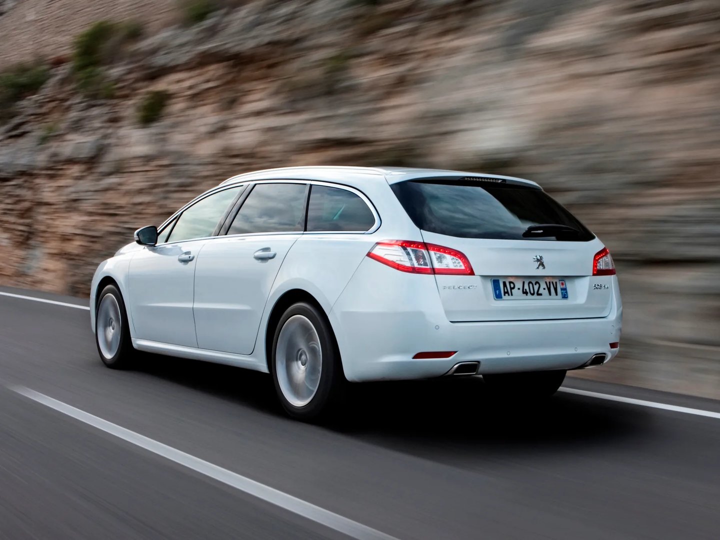 Peugeot_508_1_generation__Estate_5-door__1.jpg