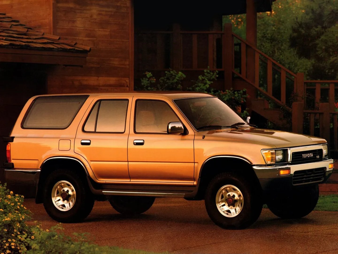 Toyota_4Runner_2_generation__SUV_5-doors__1.jpg