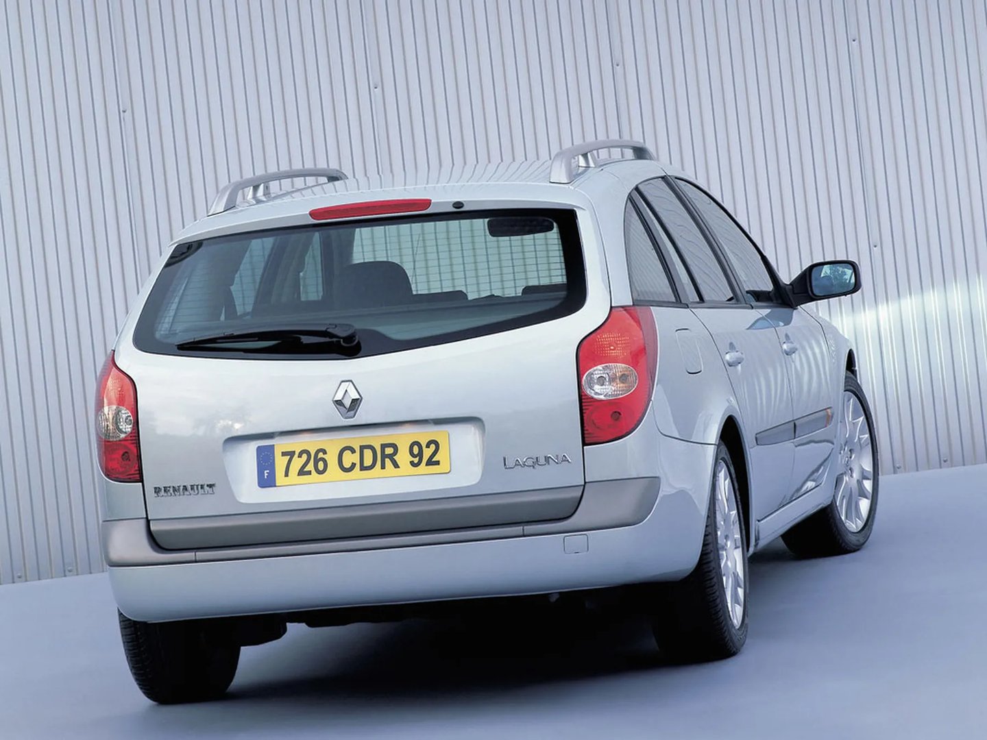 Renault_Laguna_2_generation__Estate_5-door__5.jpg