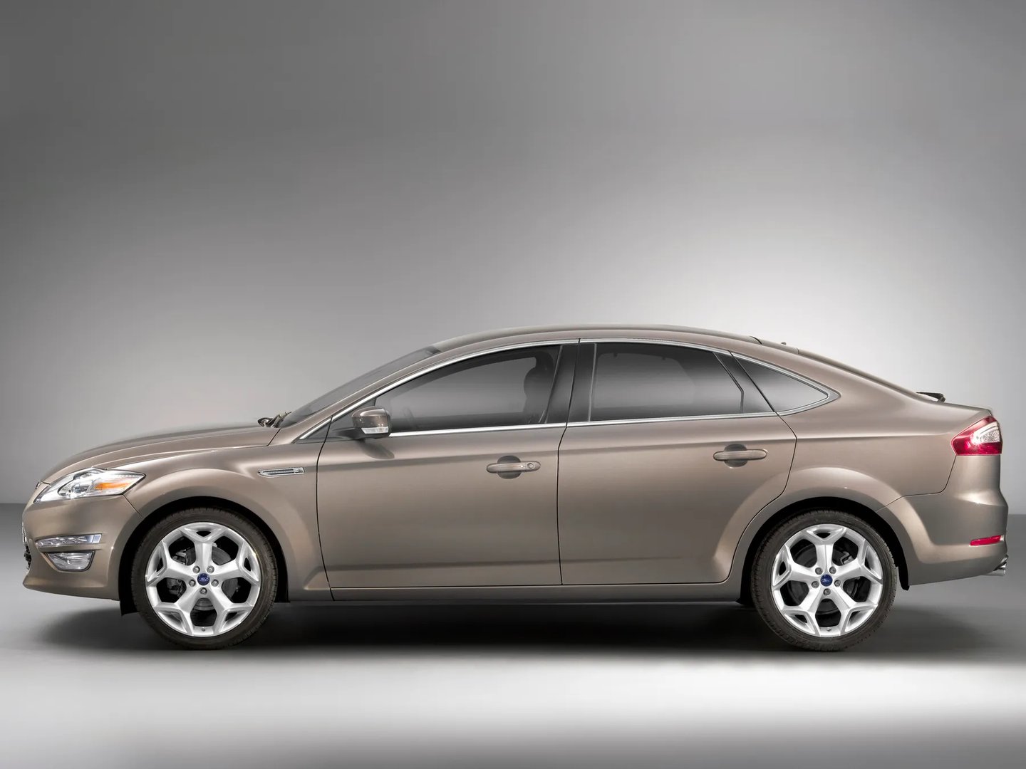 Ford_Mondeo_4_generation_restyling__Liftback__2.jpg
