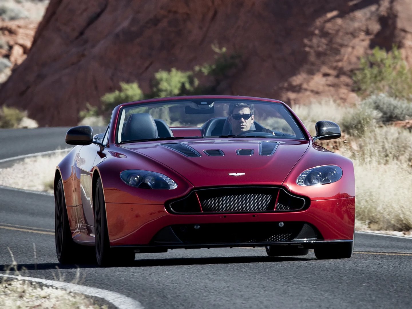 Aston Martin_V12_Vantage_1_generation__Roadster__9.jpg