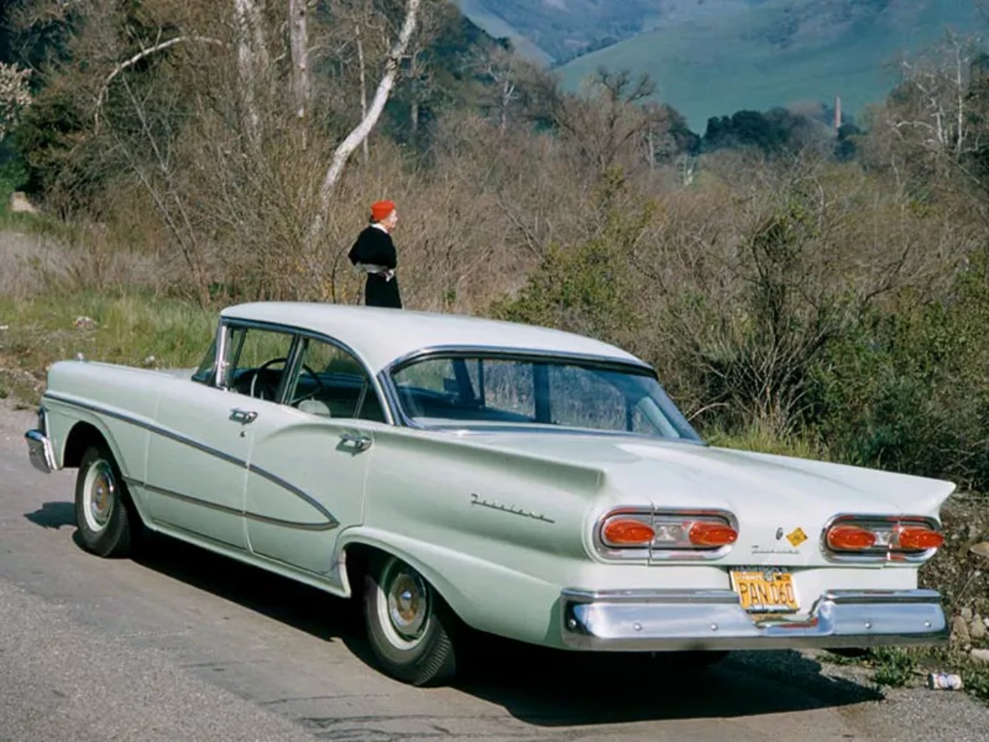 Ford_Fairlane_2_generation__Sedan__3.jpg