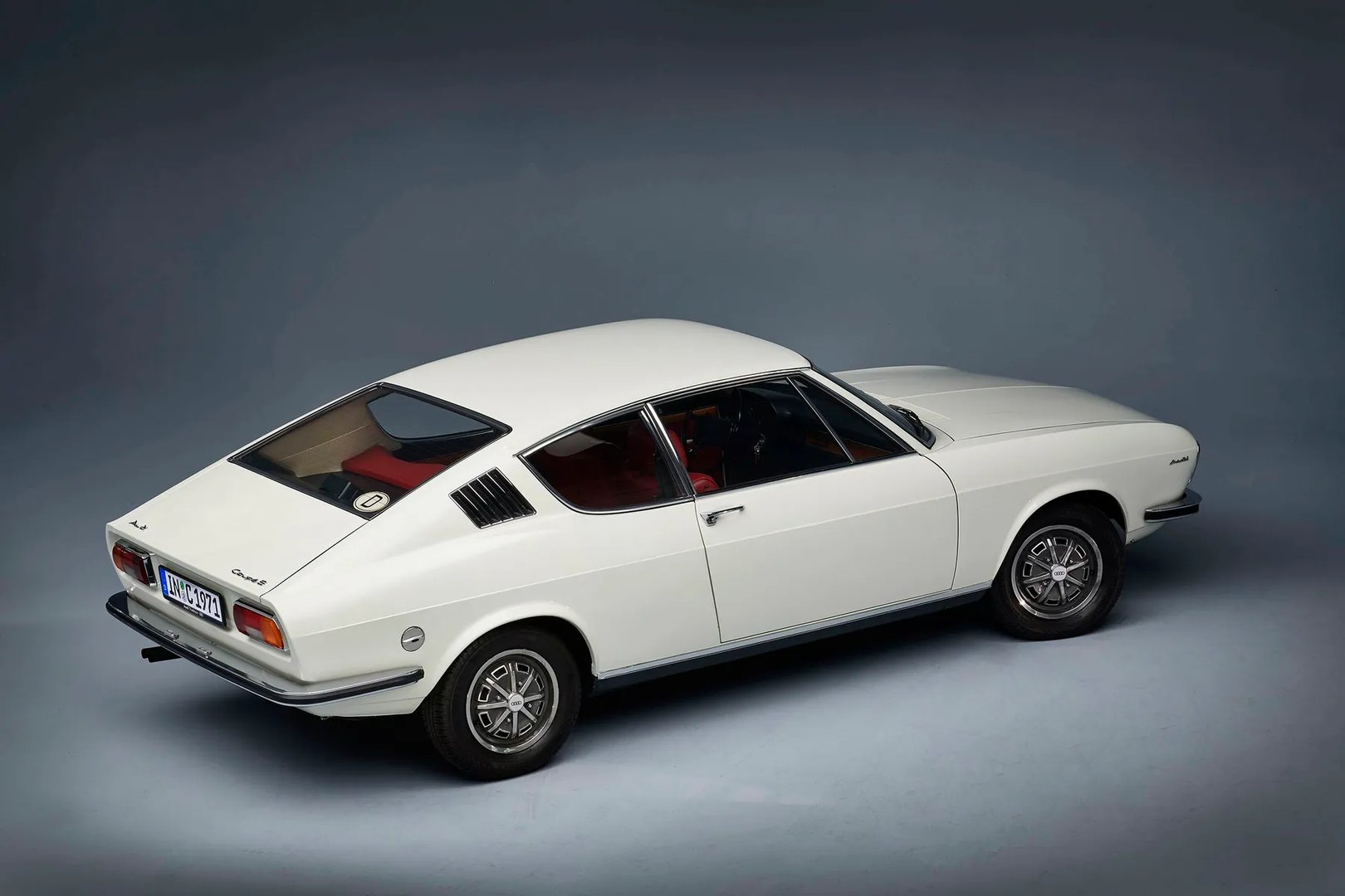 Audi_100_1_generation__Coupe__5.jpg