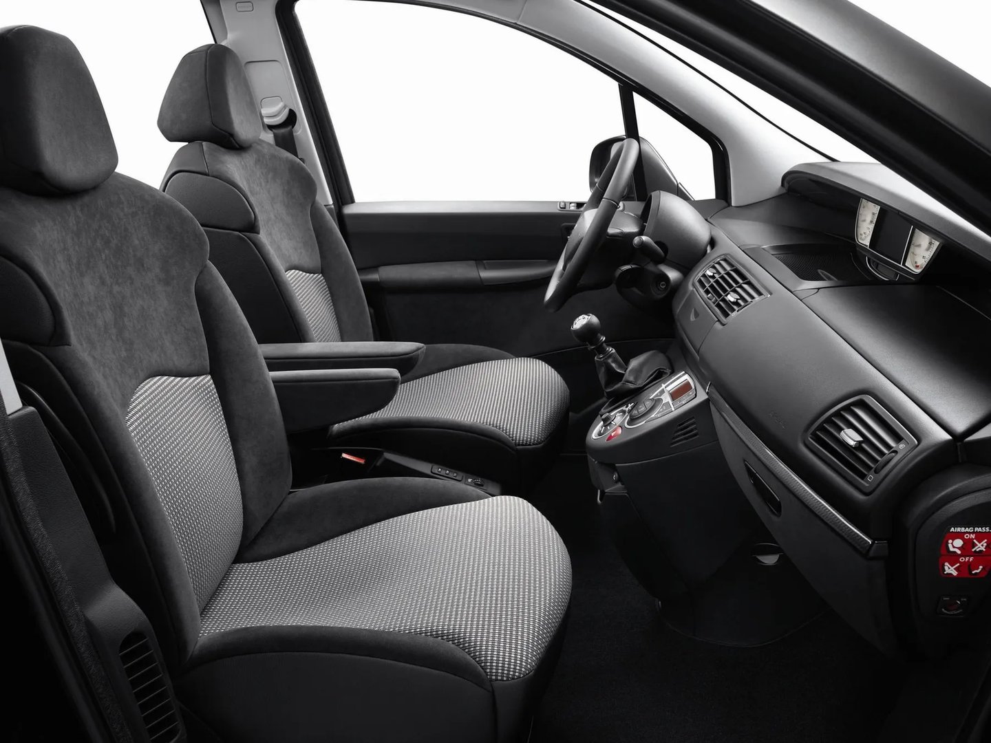 Peugeot_807_1_generation_restyling__Minivan__12.jpg