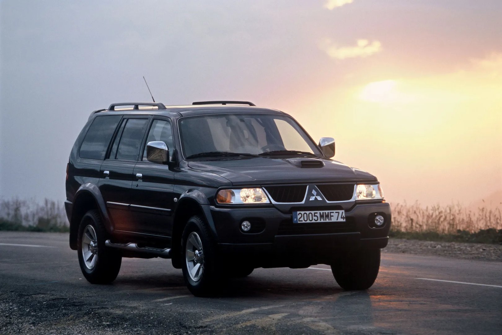Mitsubishi_Pajero_Sport_1_generation_restyling__SUV_5-doors__5.jpg