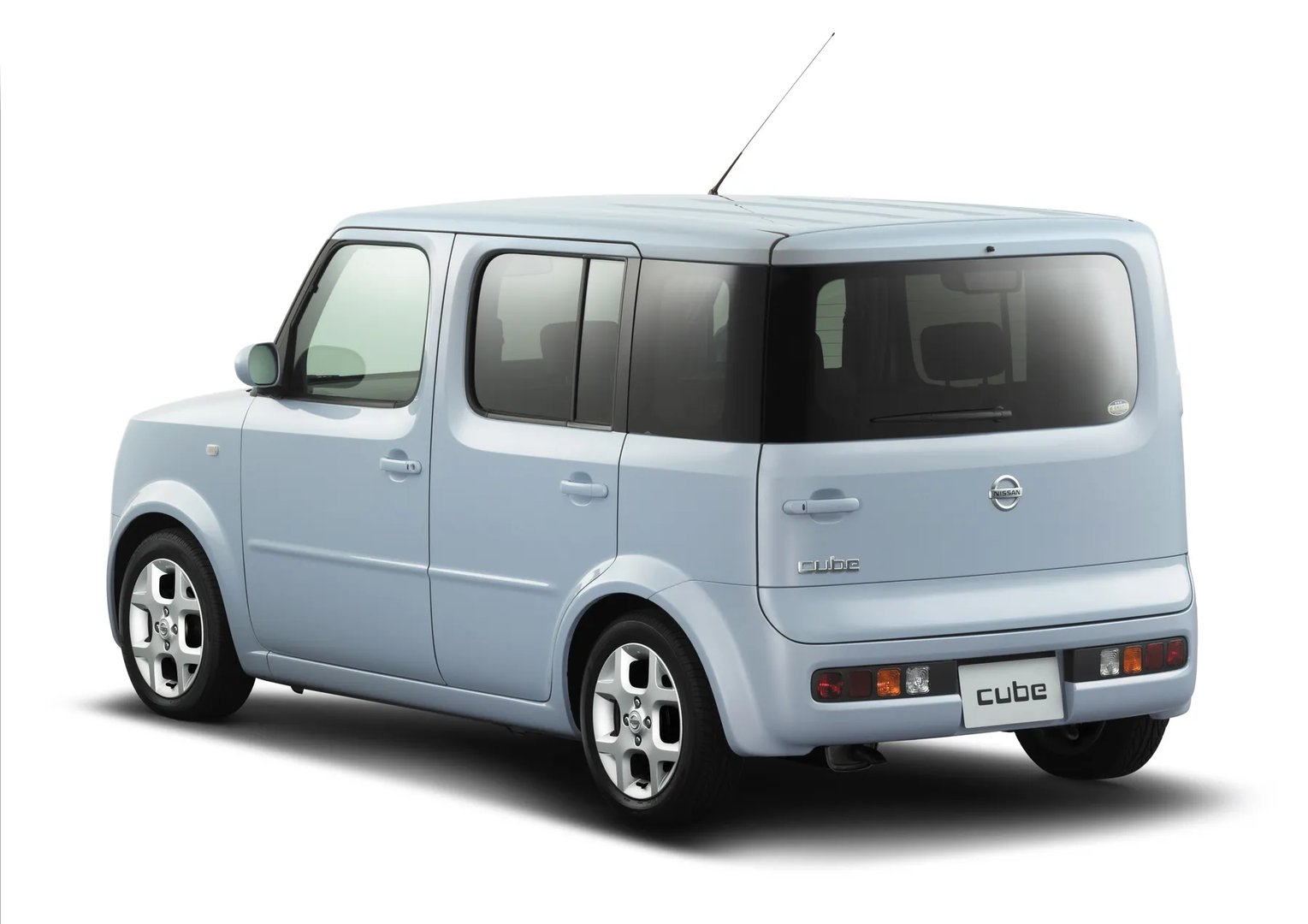 Nissan_Cube_1_generation_restyling__Compact_Van__2.jpg