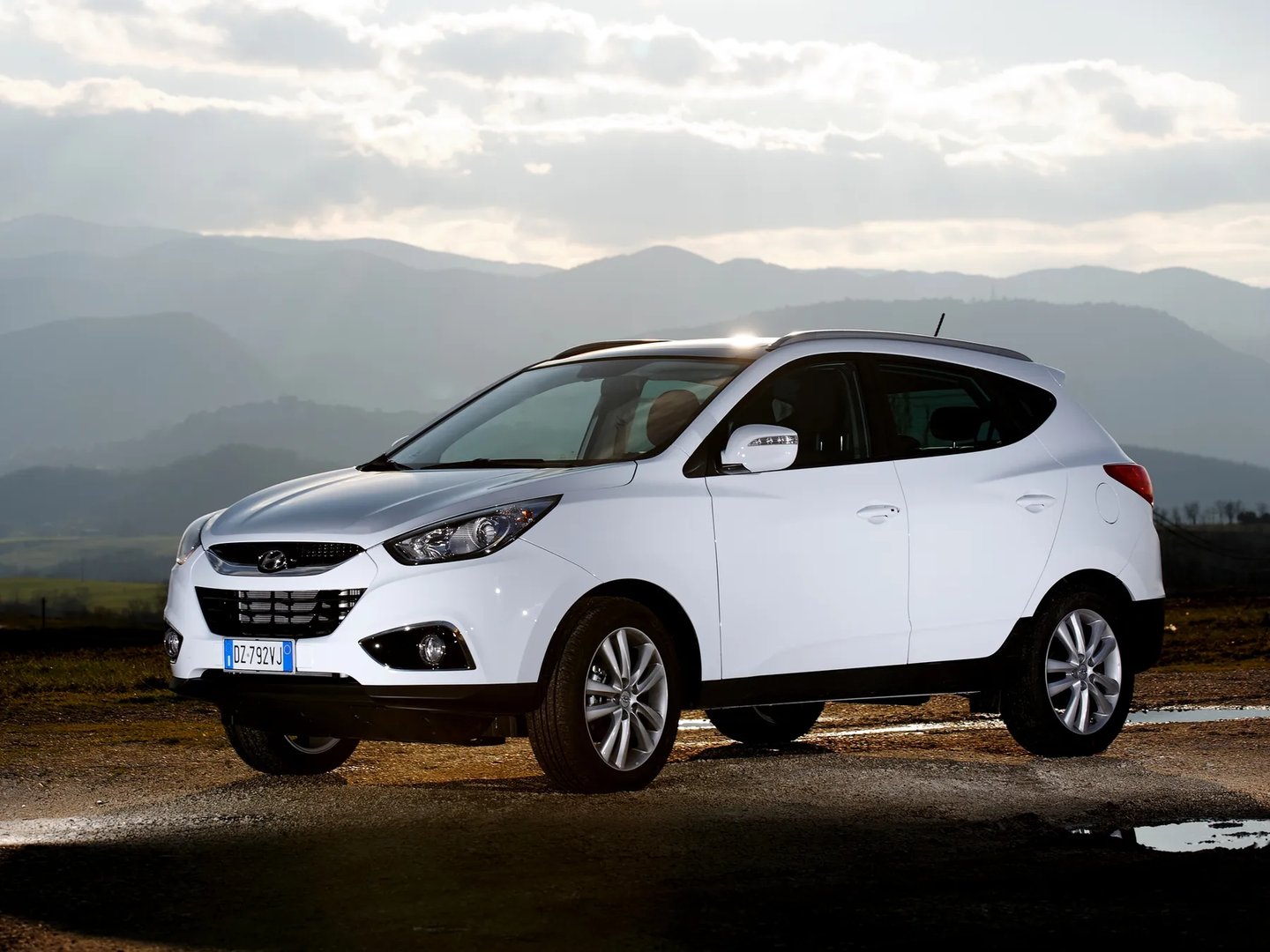 Hyundai_ix35_2_generation__SUV_5-doors__4.jpg