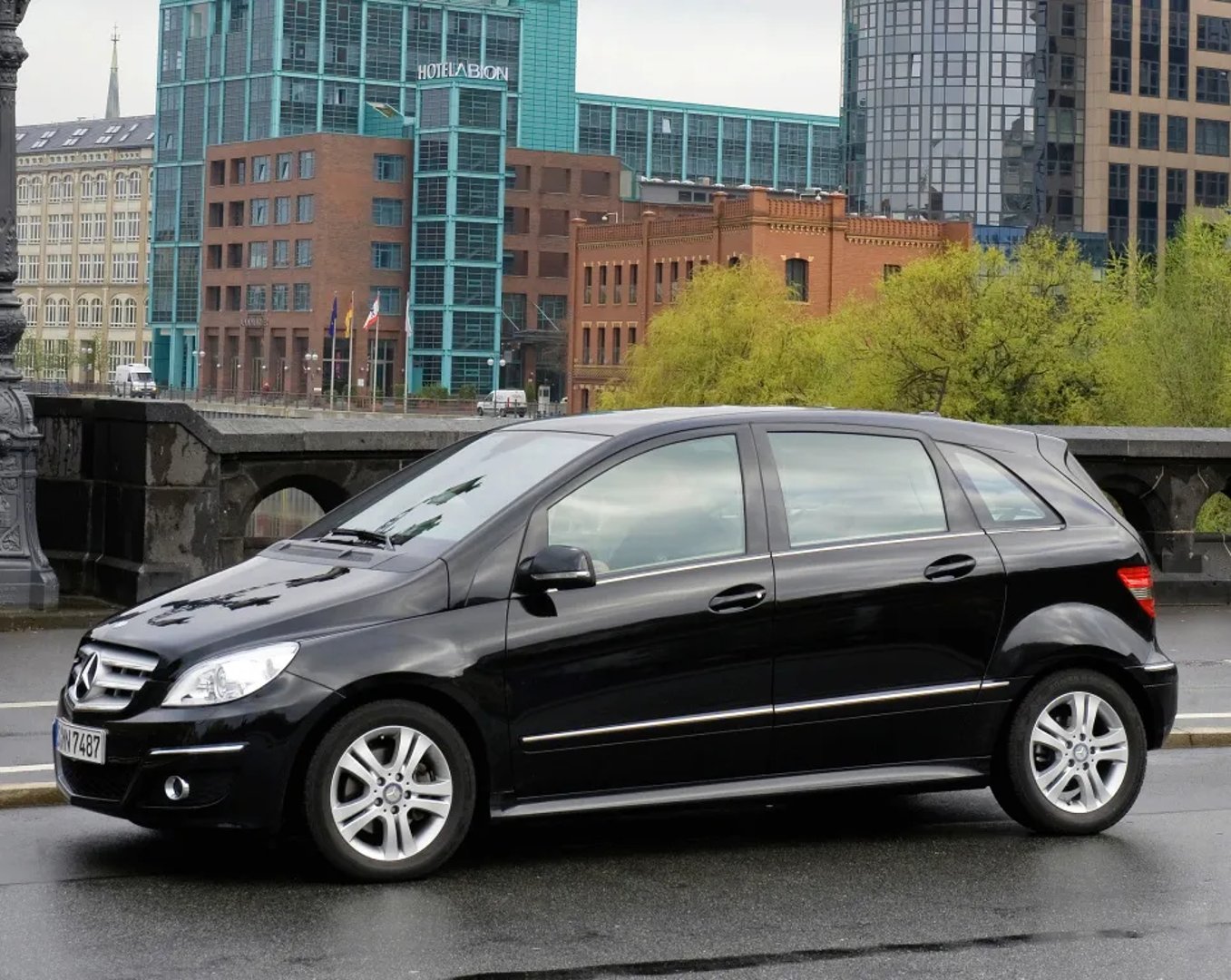 Mercedes_B-Class_1_generation_restyling__Hatchback_5-door__7.jpg