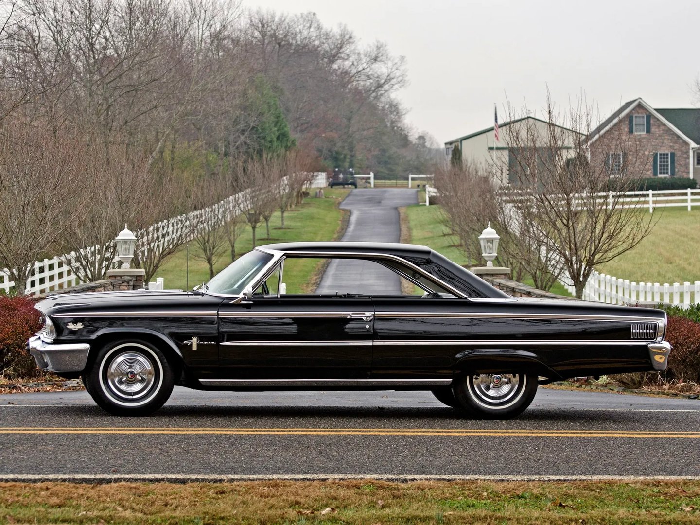Ford_Galaxie_(USA)_2_generation__Coupe_Hardtop__2.jpg