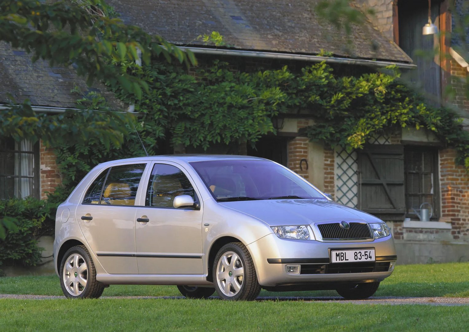 Skoda_Fabia_1_generation__Hatchback_5-door__7.jpg