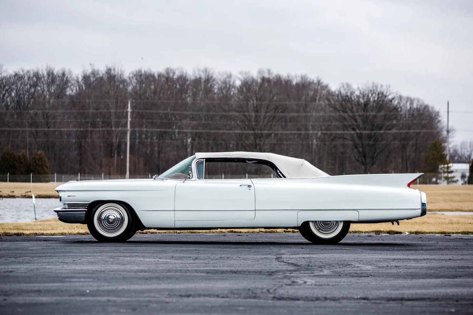Cadillac_Series_62_6_generation__Cabrio__8.jpg