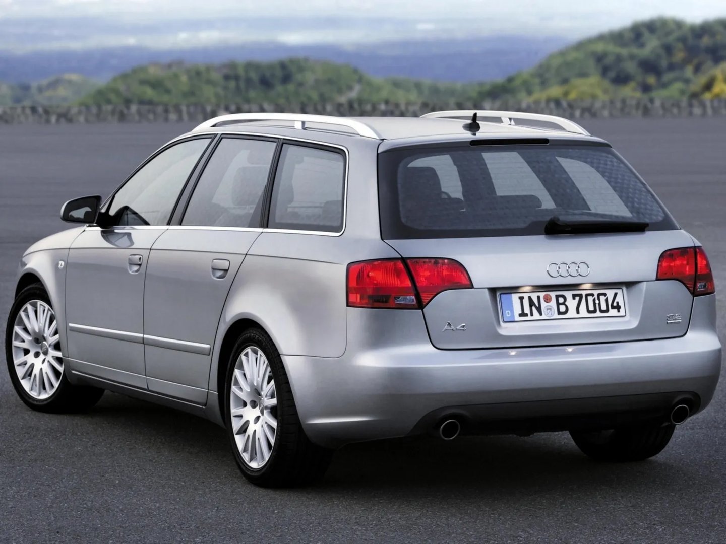 Audi_A4_3_generation__Estate_5-door__5.jpg