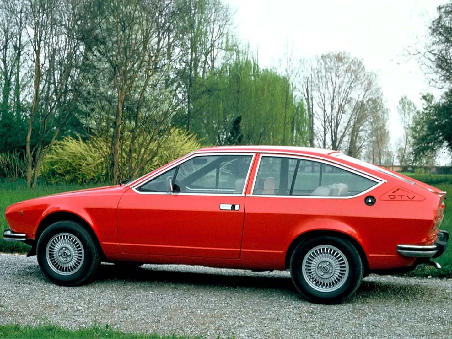 Alfa Romeo_Alfetta_1_generation__Coupe__4.jpg