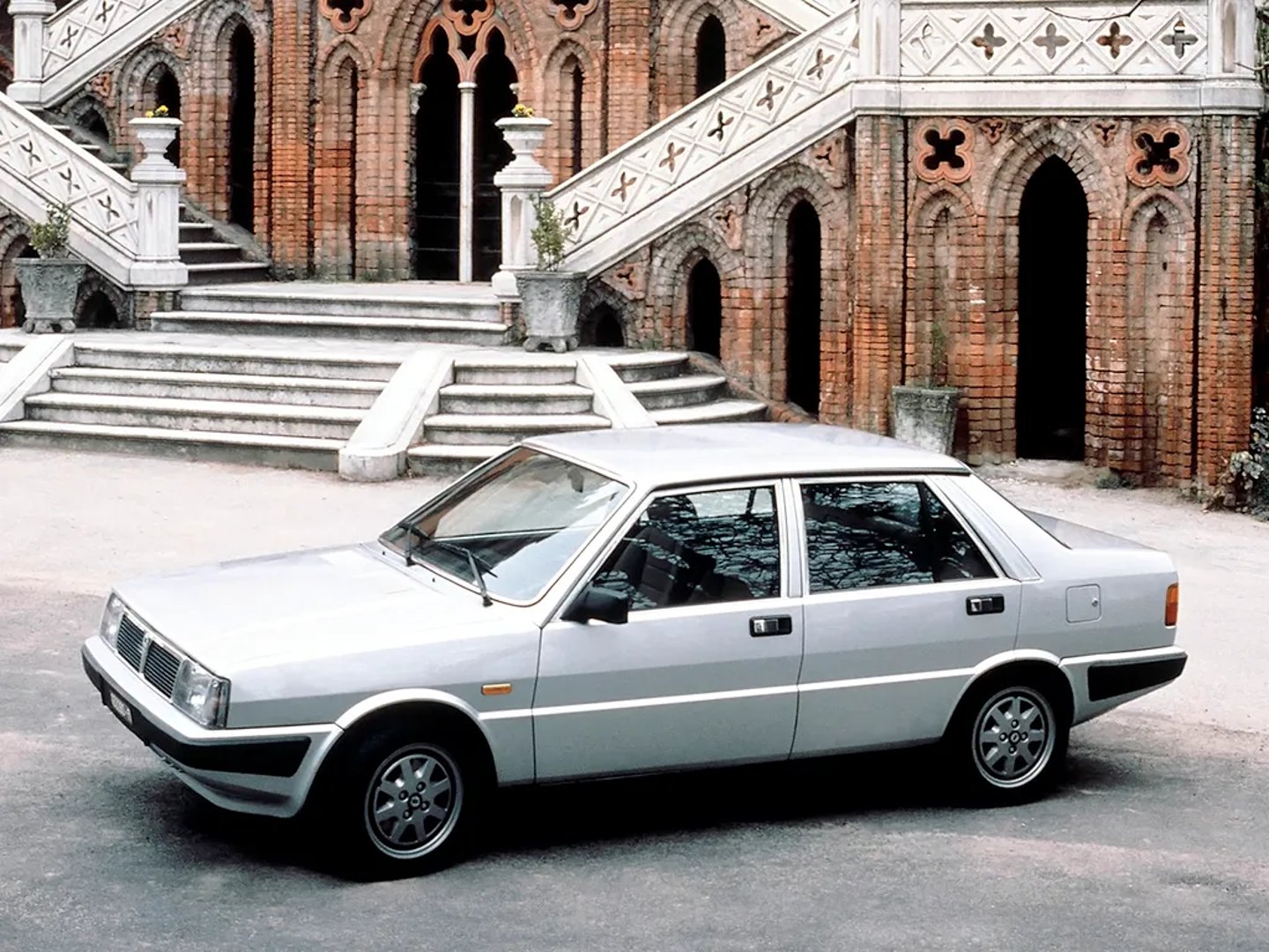 Lancia_Prisma_1_generation__Sedan__2.jpg