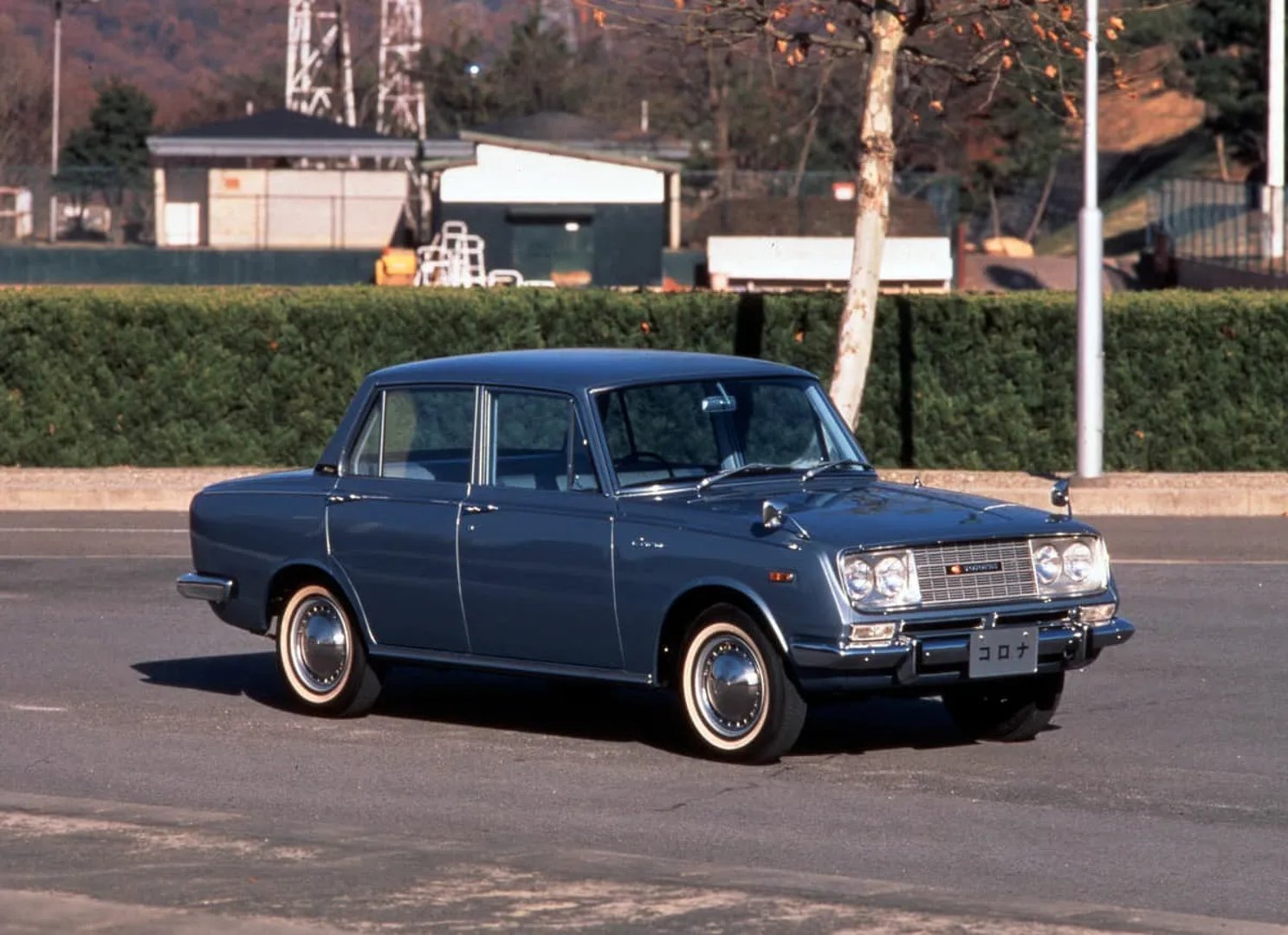 Toyota_Corona_3_generation__Sedan__5.jpg