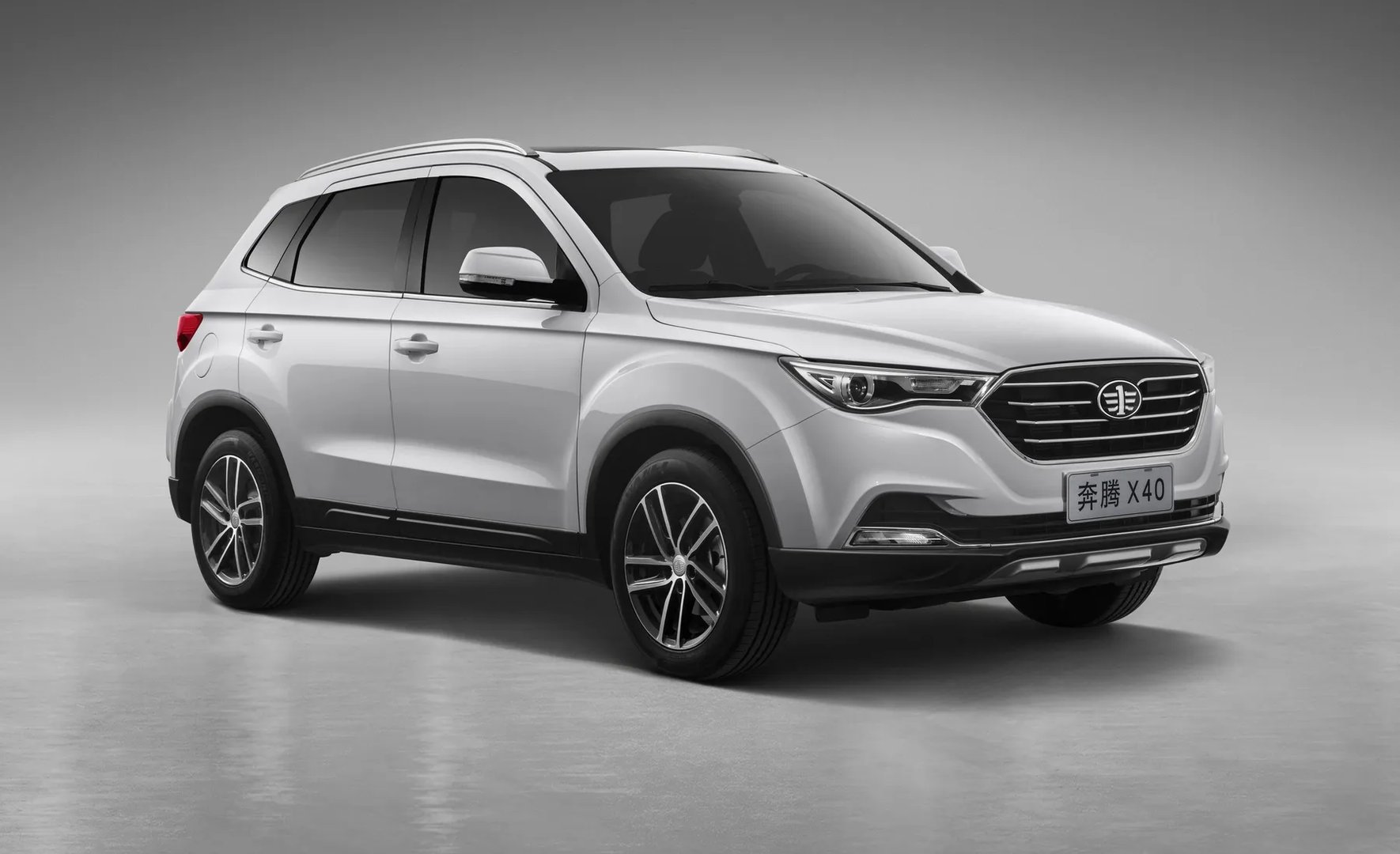FAW_Besturn_X40_1_generation__SUV_5-doors__12.jpg