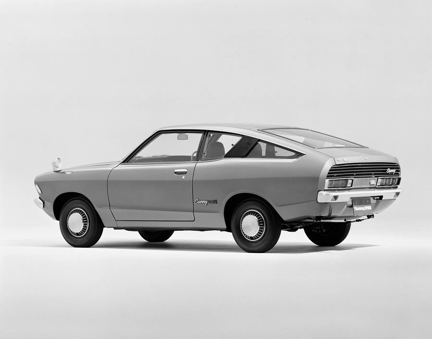 Nissan_Sunny_3_generation__Coupe__7.jpg